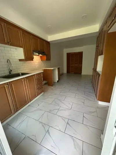 7 1/2 Grande Chomedey Laval