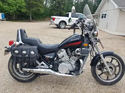 1986 Kawasaki valcon 750 comes with windshield bags good tires just had carbs done runs great very c...
