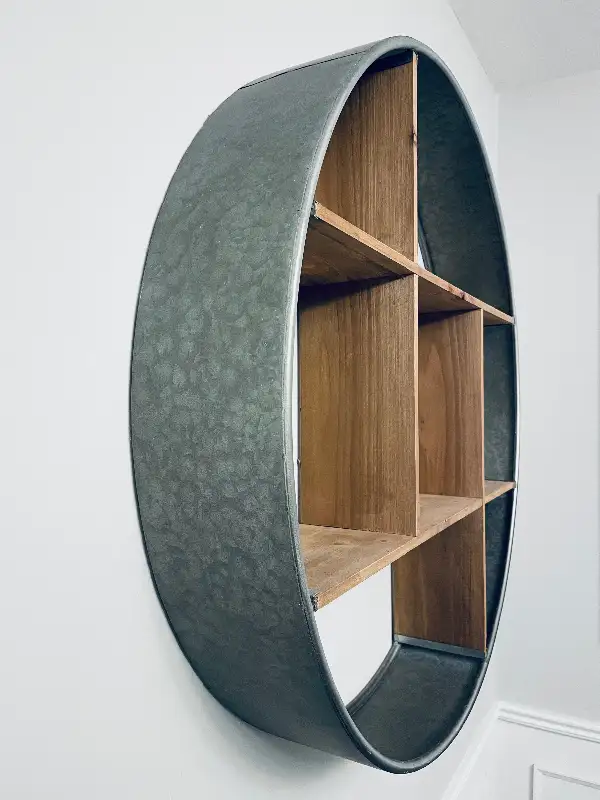 Rustic Circular wall shelf - Metal & Wood in Home Décor & Accents in Markham / York Region - Image 4