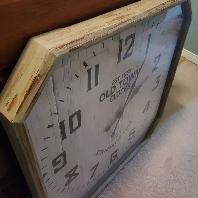 Beautiful Wall Clock in Home Décor & Accents in Markham / York Region - Image 3