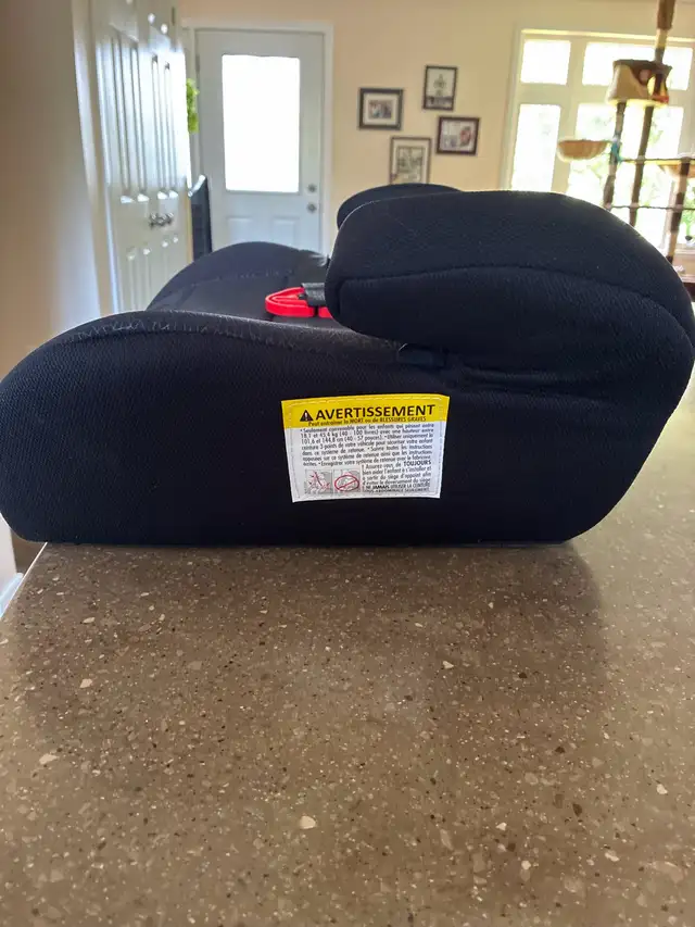 Booster seat in Strollers, Carriers & Car Seats in North Bay - Image 3