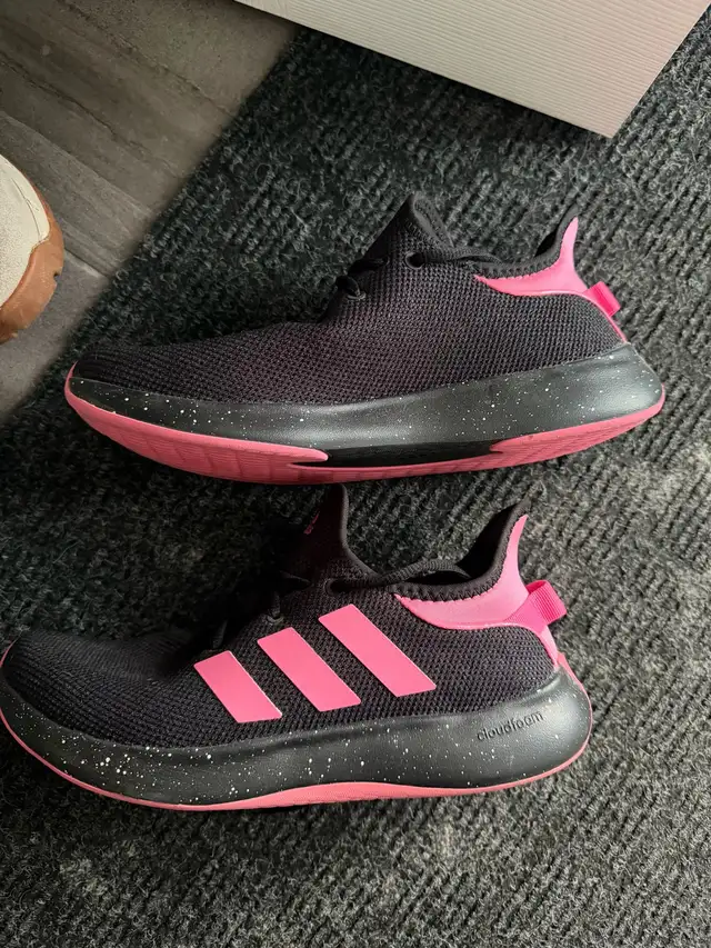 Women’s Adidas Shoes Size 9 in Women's - Shoes in Mississauga / Peel Region - Image 2