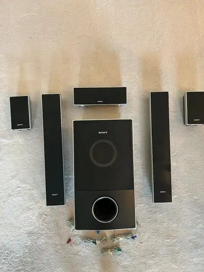Excellent condition Working Sony SS-TS71 5 Speakers Surround System, passive sub woofer setup. With...