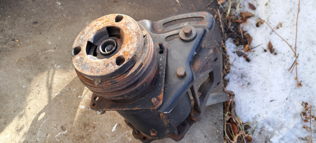 GM ,off early 70s pontiac ac compressor frigidaire,with brackets in Engine & Engine Parts in Saskatoon - Image 2