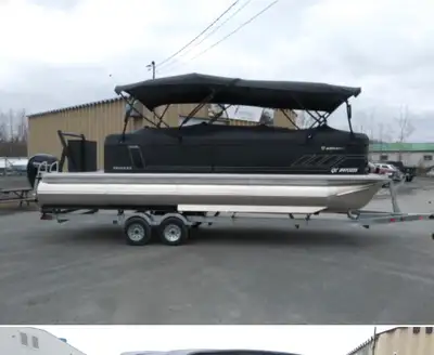 25 pieds 3 quilles avec un moteur mercury 150 hp