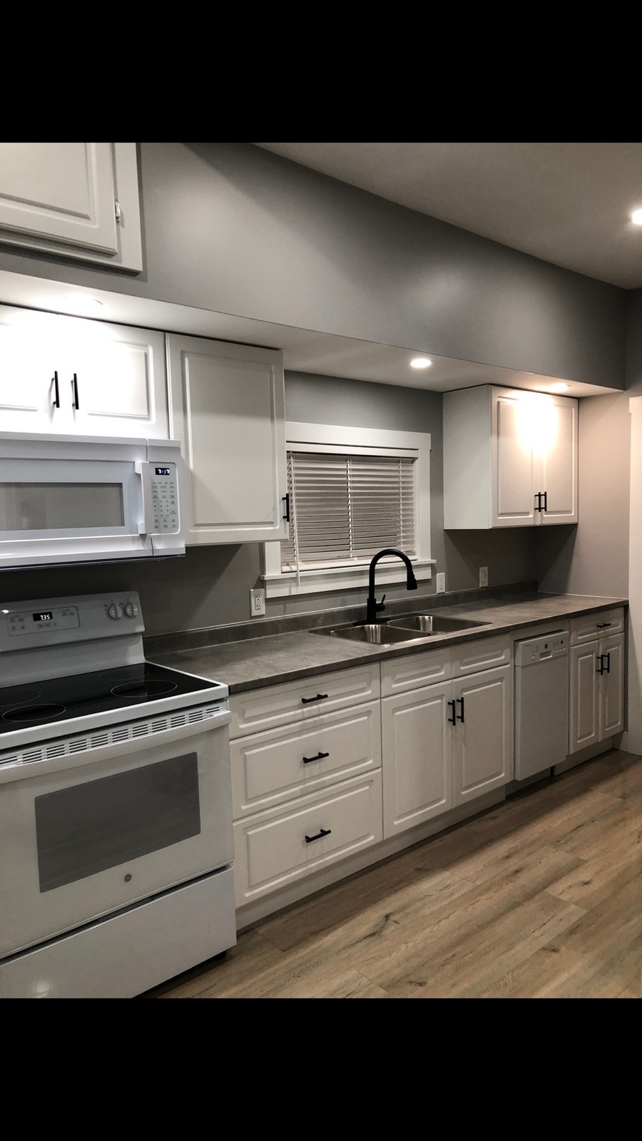 Newly Renovated! 2 Bedroom Apartment! 1