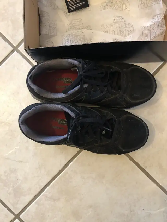 Sketchers safety shoes in Men's Shoes in Oakville / Halton Region - Image 3