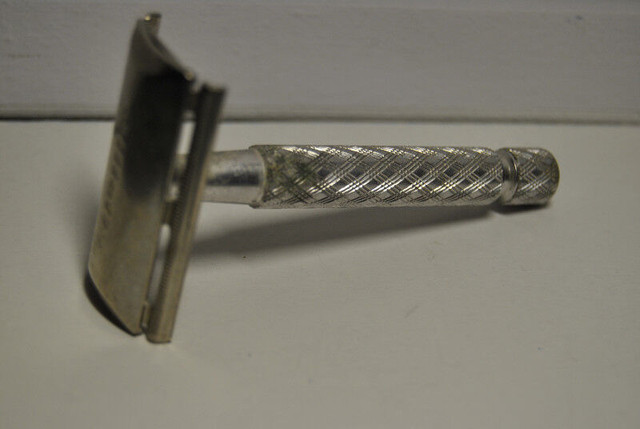 Vintage Old Gillette Safety Razor Made In England in Arts & Collectibles in Vancouver