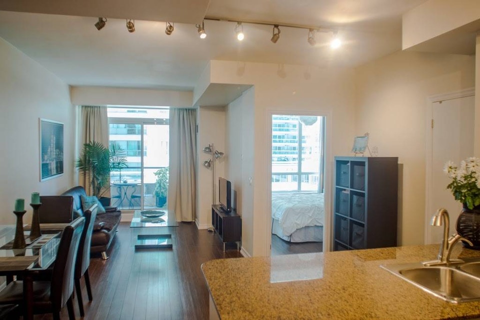 FURNISHED 1 BED CONDO AT YONGE/HARBOUR DOWNTOWN 2