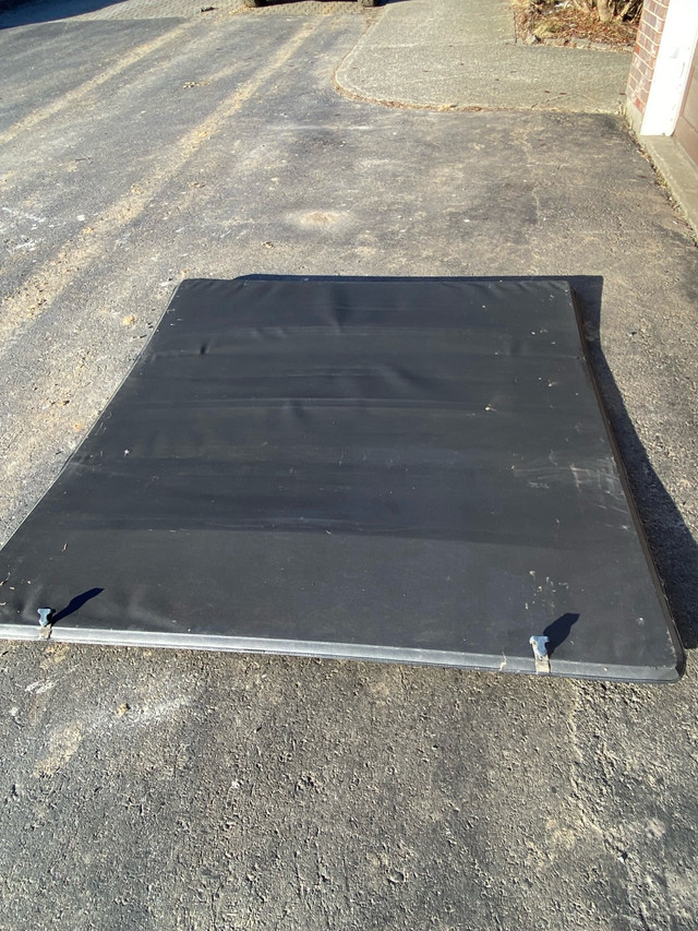 6 ft tri-fold tonneau cover  in Auto Body Parts in Yarmouth - Image 2
