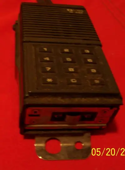 ICOM IC-2AT VHF FM TRANSCEIVER HAM RADIO 144-148 AMATEUR RADIO SOLD AS IS. No Returns This item was...