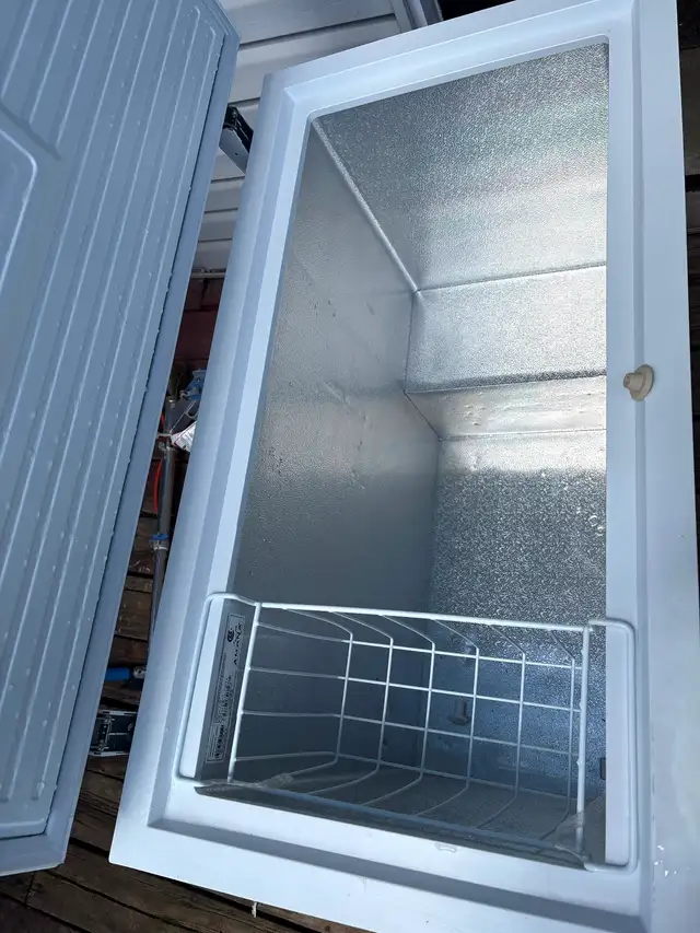 Chest freezer451655683204065281