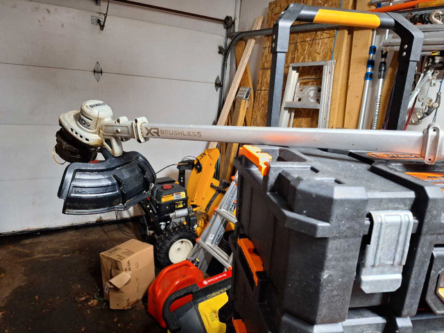 Dewalt 20V grass trimmer in Outdoor Tools & Storage in Miramichi - Image 3