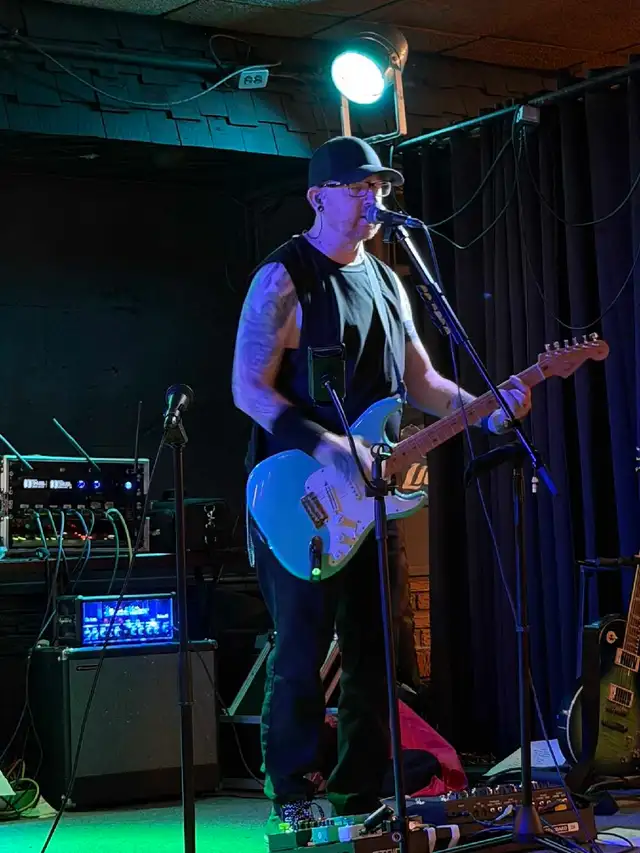 Rhythm guitarist searching for a band