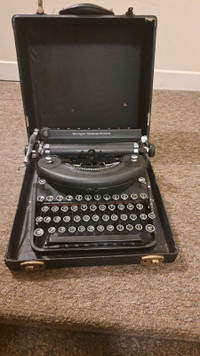 Remington Noiseless Portable Typewriter Clean and Fonctionnel