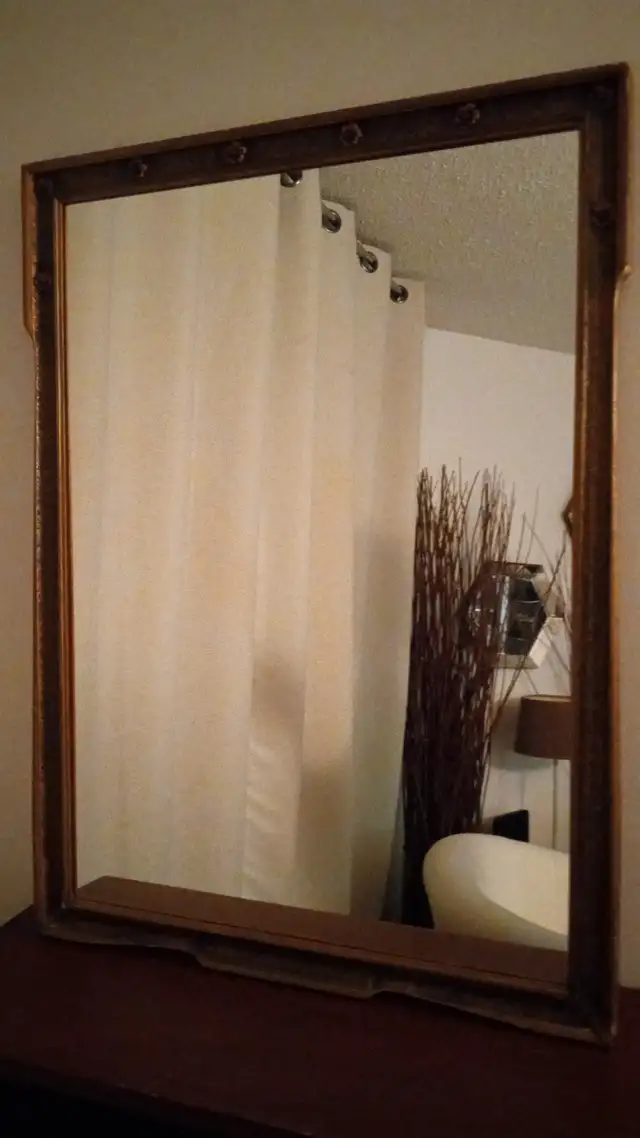 Pair of mirrors in vintage frames in Home Décor & Accents in Ottawa - Image 3