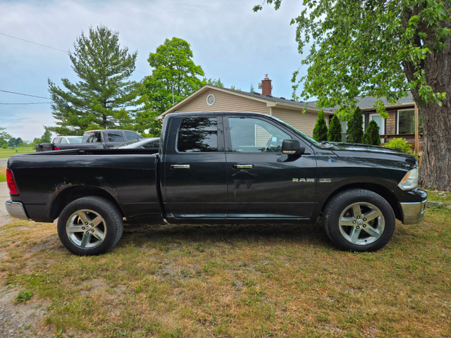 2010 Dodge Ram 1500 4X4 Quad Cab HEMI 5.7L V8 in Cars & Trucks in St. Catharines - Image 3