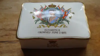 Queen Elizabeth 1953 coronation candy box, View more