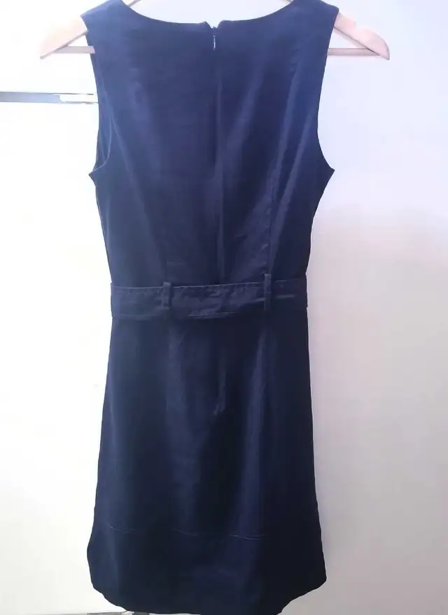 Classic Blue Linen Dress, Size 2 in Women's - Dresses & Skirts in Markham / York Region - Image 2