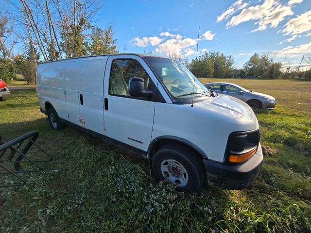 2004 GMC SAVANA 3500 6.0L in Cars & Trucks in Calgary - Image 2