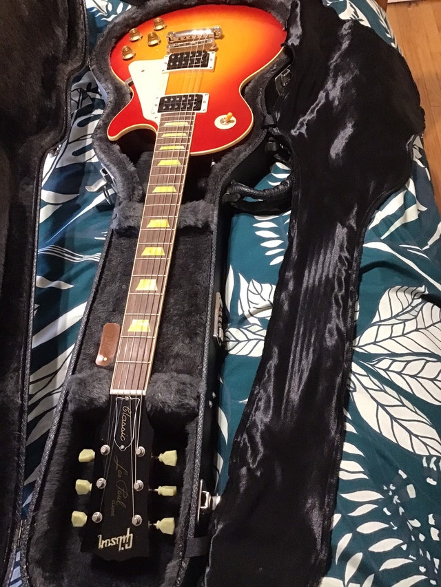 2005 Gibson Les Paul Classic Electric Guitar + Gibson OHSC *New* Guitars Sudbury Kijiji