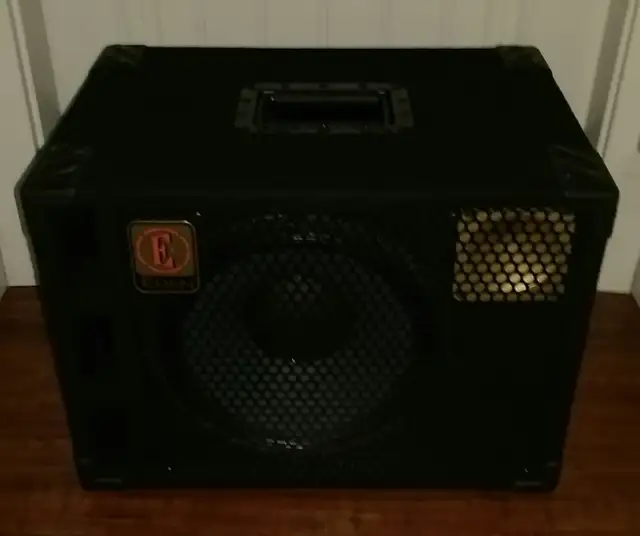 EDEN Custom Bass Combo with 2 EDEN Bass Cabinets in Amps & Pedals in Vancouver - Image 10