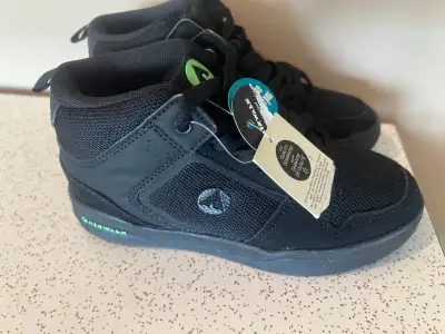 NEW: Airwalk Kids Shoes Size 1, View more