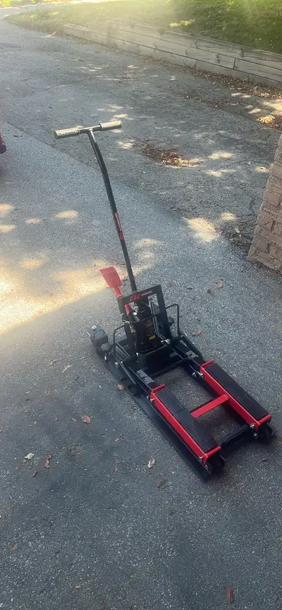 Brand new, never used motorcycle jack lift. Doesn’t fit my bike so I’m selling it. $200 new. $150 or...
