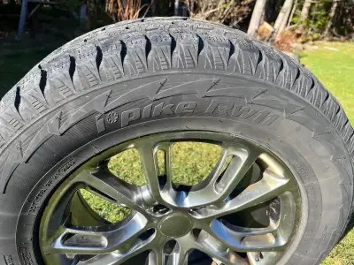 Selling 4- 265-60-R18 Hancook I-Pike RW11 winter tires. 2 of the 4 are in very good condition. (Rims...
