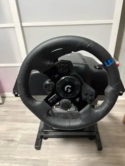 Logitech G923 True Force +1 year of Iracing, View more