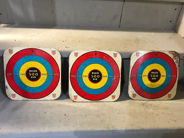 2 VINTAGE METAL AIRPLANE TOY BULLSEYE BOARDS GAME in Arts & Collectibles in Mississauga / Peel Region - Image 4