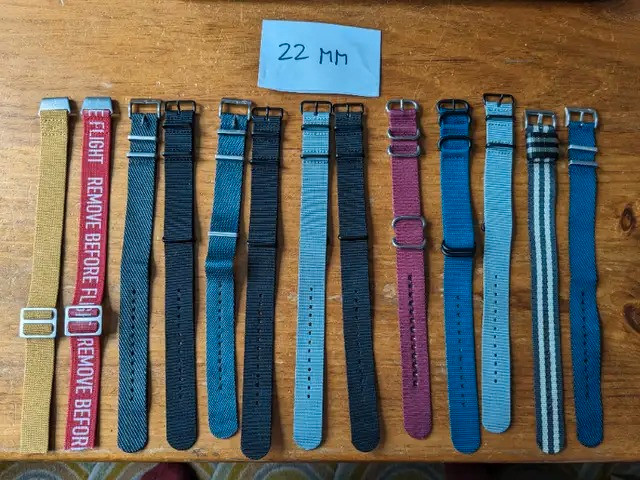 LOT 55 22mm watch straps fabric nato rubber mesh marine national dans Bijoux et montres  à Longueuil/Rive Sud - Image 4