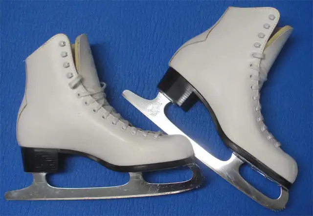 BAUER Figure Skates Size-8 (Inner Length 24cm/9.5'') Dwight in Skates & Blades in Muskoka - Image 3