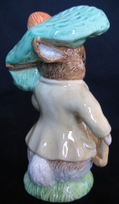 ROYAL ALBERT LARGE "BENJAMIN BUNNY" FIGURINE, MINT IN BOX in Arts & Collectibles in Hamilton - Image 3