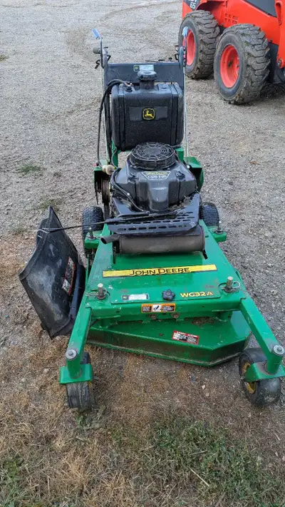WG32A 32 " John Deere lawn mower. low hours, View more