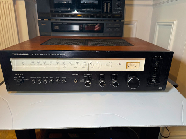 Realistic STA-85 AM/ FM Vintage Stereo Receiver Mint Japan in Stereo Systems & Home Theatre in City of Toronto