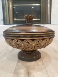 Selling wooden fruit bowl with lid