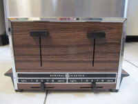 Vintage  General Electric Model A7T128 4 Slice Toaster Cir 1970s