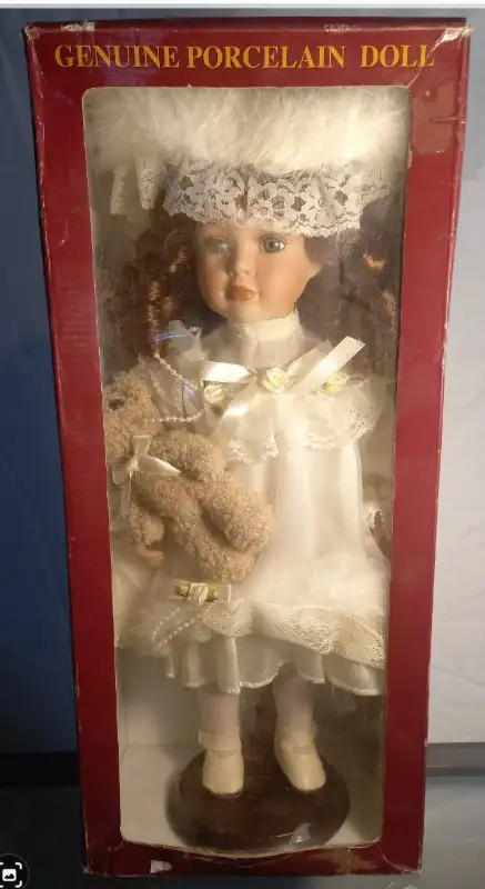 ASSORTMENT OF DOLLS in Toys & Games in Delta/Surrey/Langley - Image 4