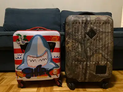 Bentley Triforce Kids 18" + Herschel 22" Carry-On Luggage 1 x Bentley Triforce Kids Hardside 18" Car...