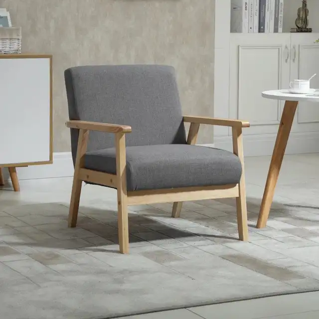 Living room chair with arms in Chairs & Recliners in Markham / York Region - Image 3