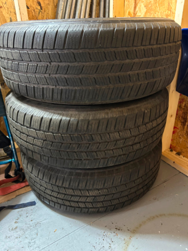 4 pneus Michelin DefenderLTX 4 saisons 235/55/R19 avec mag in Tires & Rims in Québec City - Image 4