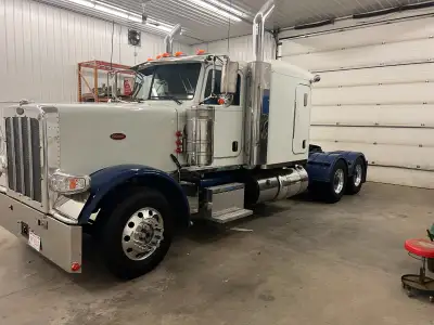 2019 389 Peterbilt Heavy Spec very clean, new Paccar long block crate engine 108,063 Km ago - Fresh...