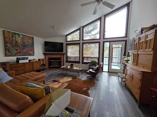 bedroom available in 2 bedroom condo south Canmore