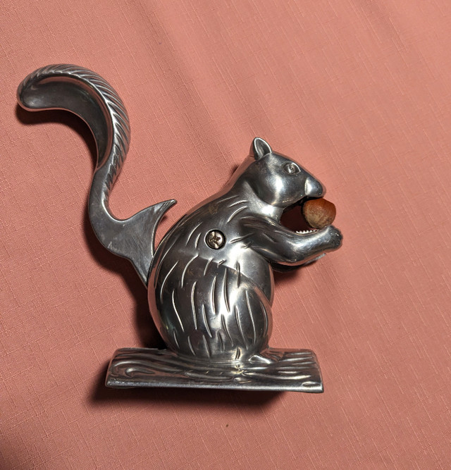 Vintage Cast Aluminum Squirrel Nutcracker in Arts & Collectibles in Oshawa / Durham Region - Image 2