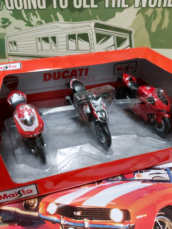Diecast Cars & Trucks and Motorcycle's 
1:18 th Scale  in Toys & Games in Hamilton - Image 2