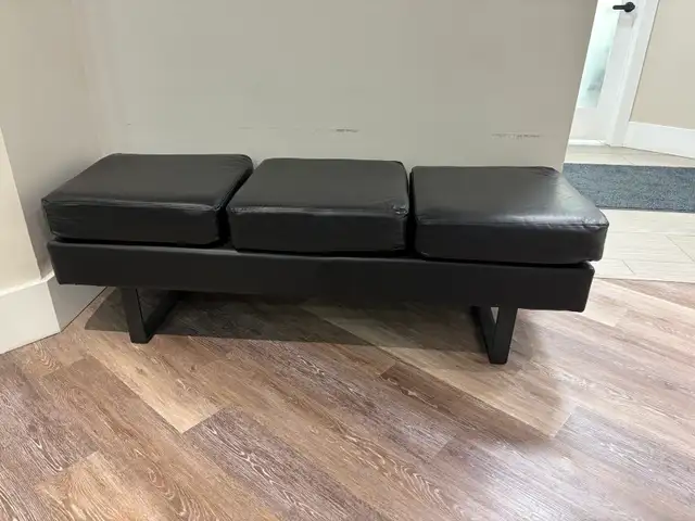 waiting room/Salon Bench in Other in Markham / York Region - Image 2