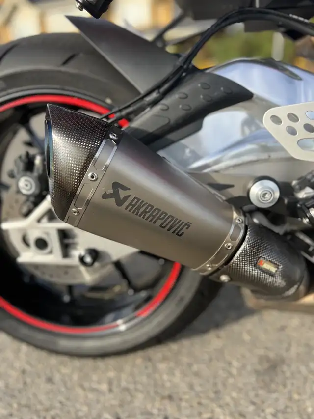 BMW S1000RR in Sport Bikes in Calgary - Image 9