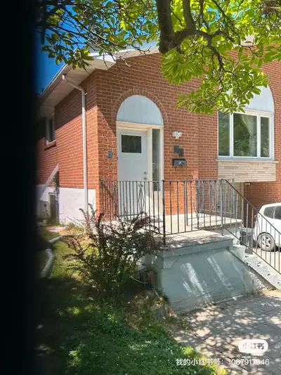 Independ 3 bedrooms, 1 full bathroom, spacious kitchen and living room, upper-level and main level o...
