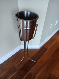 Champagne/wine cooler bucket and stand